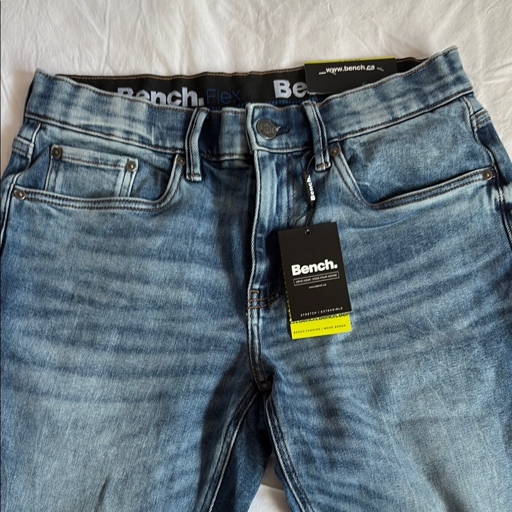 BNWT Bench Men's Blue Jeans. Waist 32 / Length 32. Stretch / Extensible